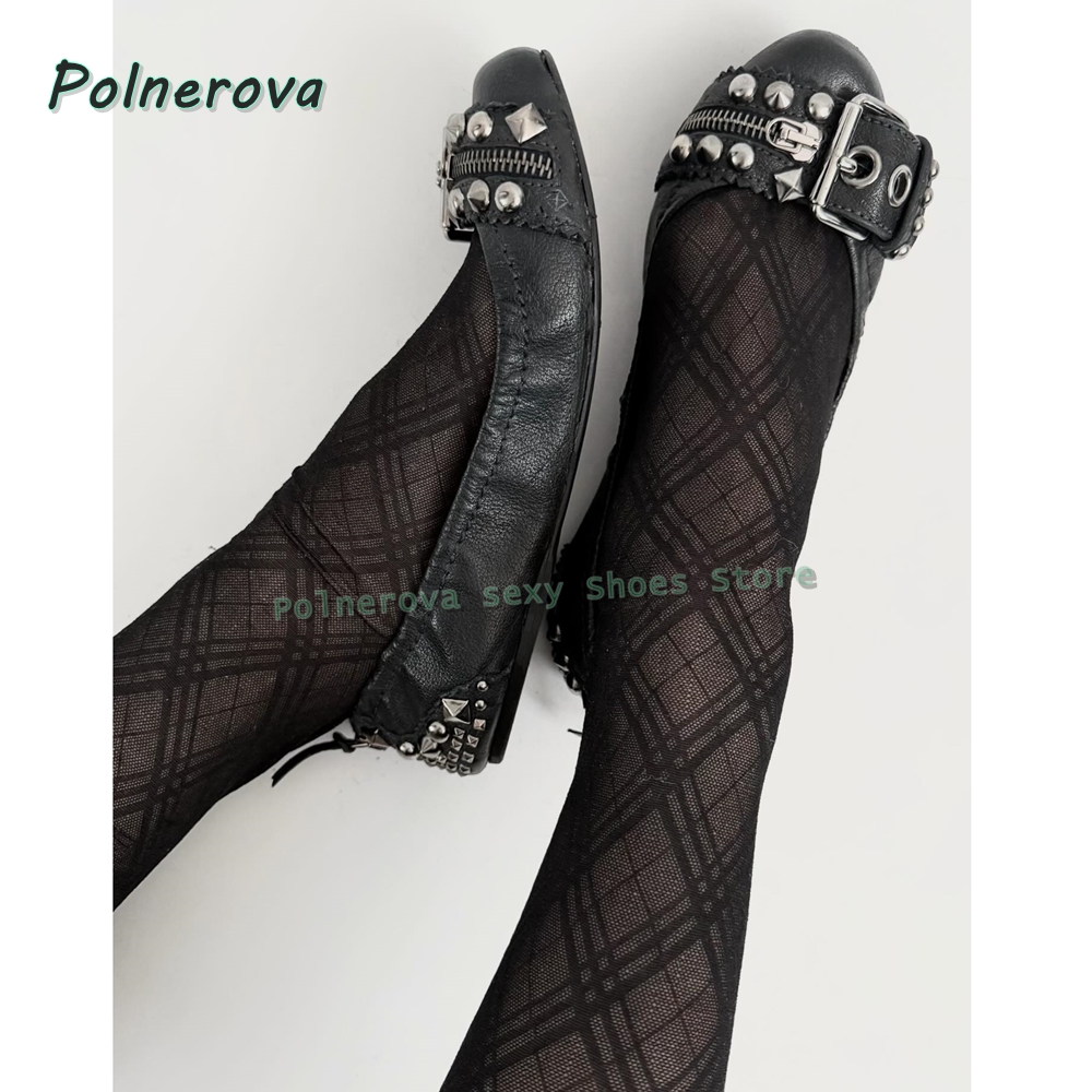 Heels - Buty Mary Jane z nitowaną klamrą,