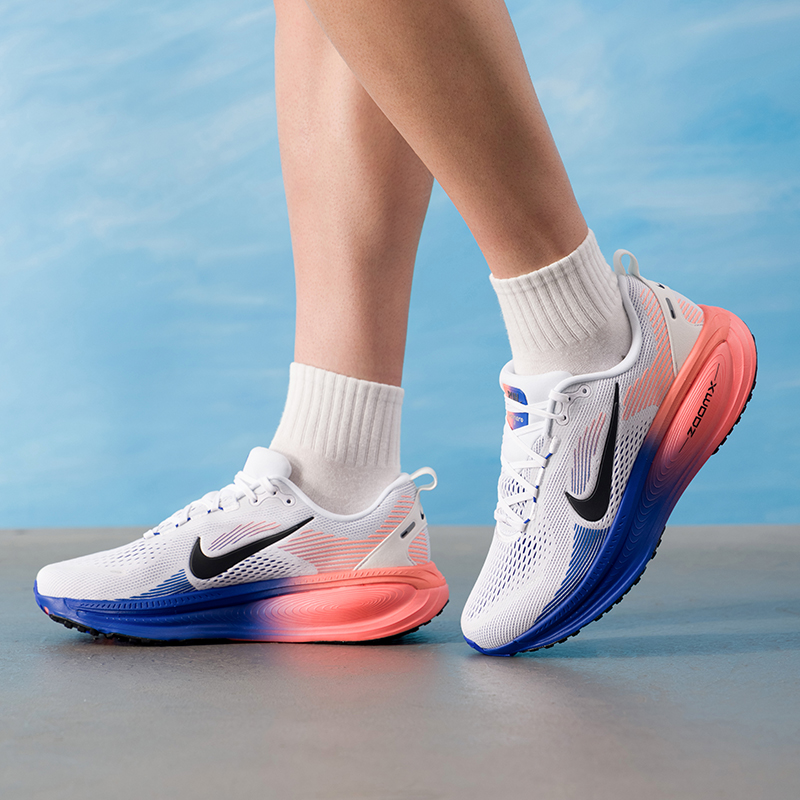 NIKE VOMERO 18 HM6803-114 – or – Lightweight Road Running Shoes recenzja i cena
